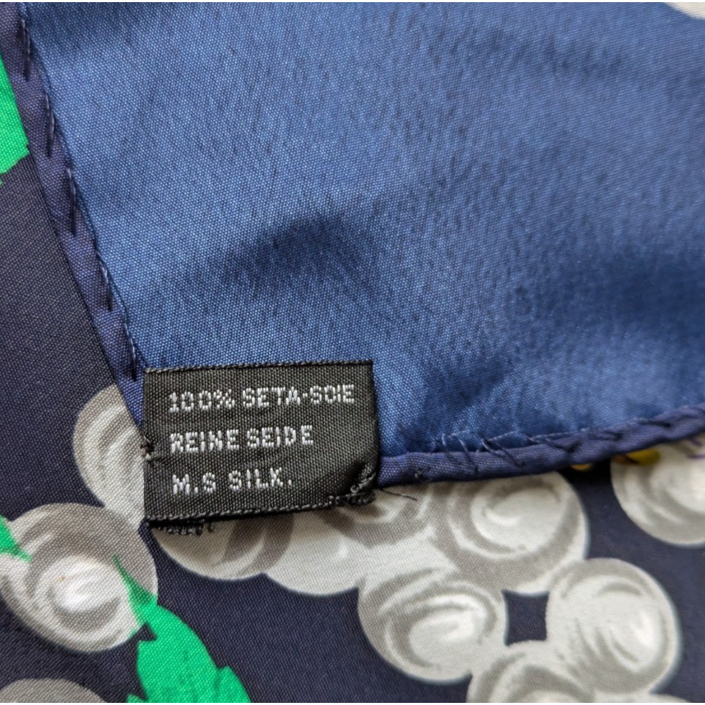 Vintage Chanel Navy Blue Gripoix Floral 100% Silk Scarf Lily Pearls Camellia - Picture 4 of 13